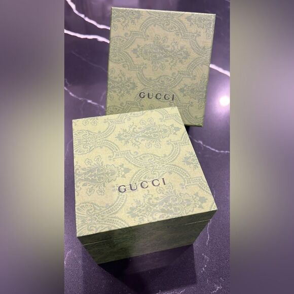 New Green & Red Gucci Watch - Picture 8 of 9